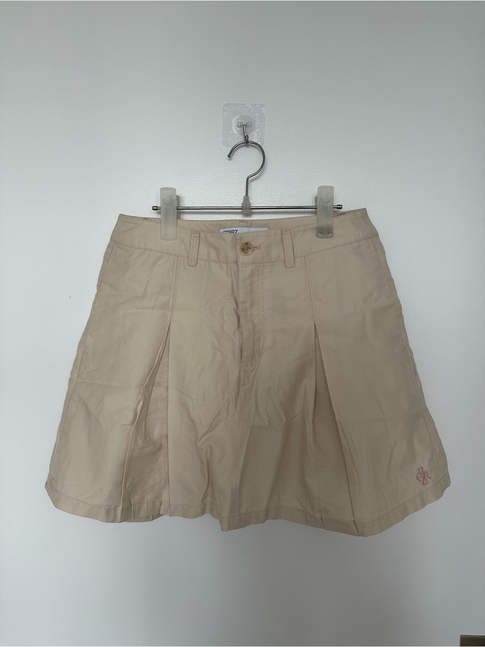 BNWOT Beige Pleated Mini Skirt with Built In Shorts - Picture 3 of 7